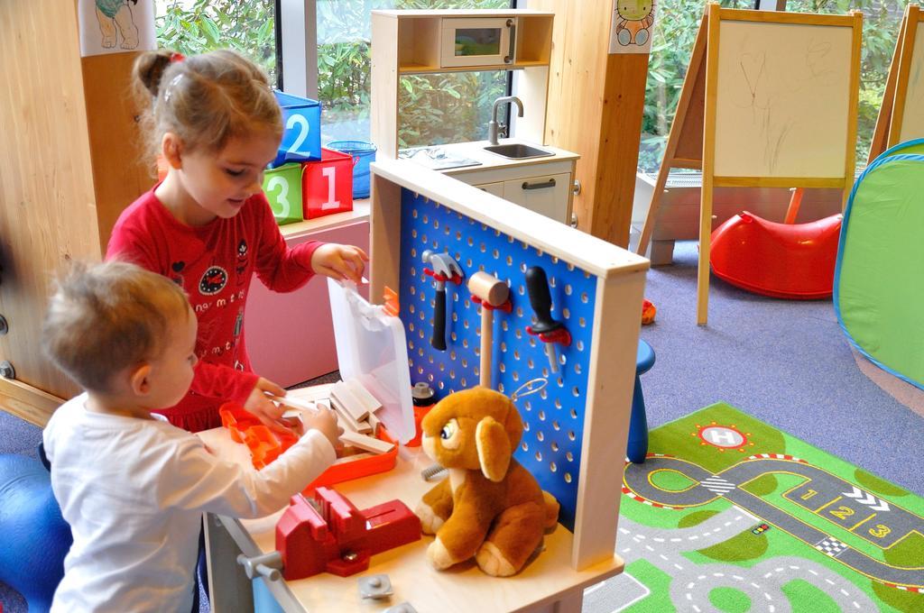 Hotel Aquarius Spa Kolobrzeg Exterior photo Children playing with a toy workbench