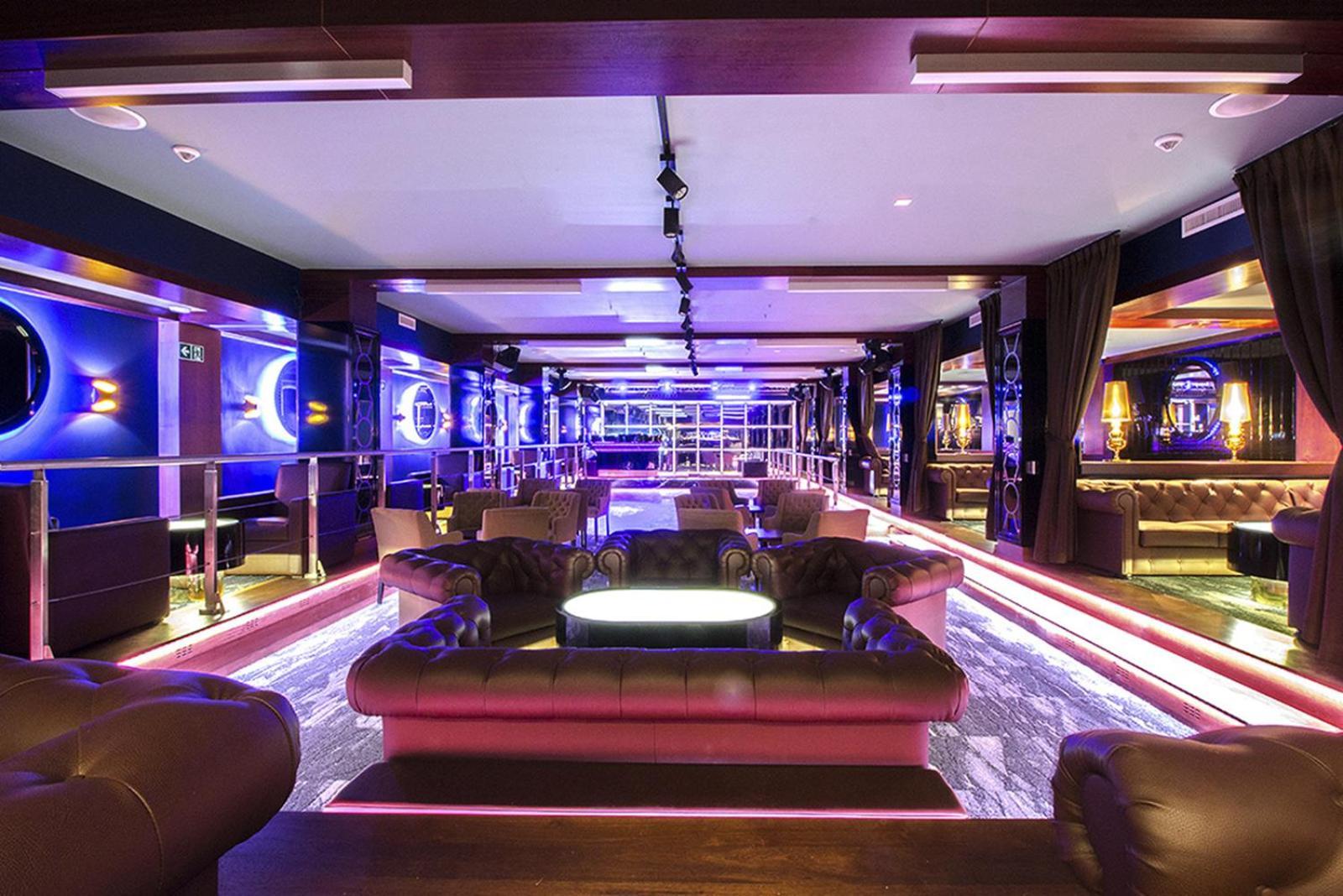 Hotel Aquarius Spa Kolobrzeg Exterior photo The interior of the nightclub