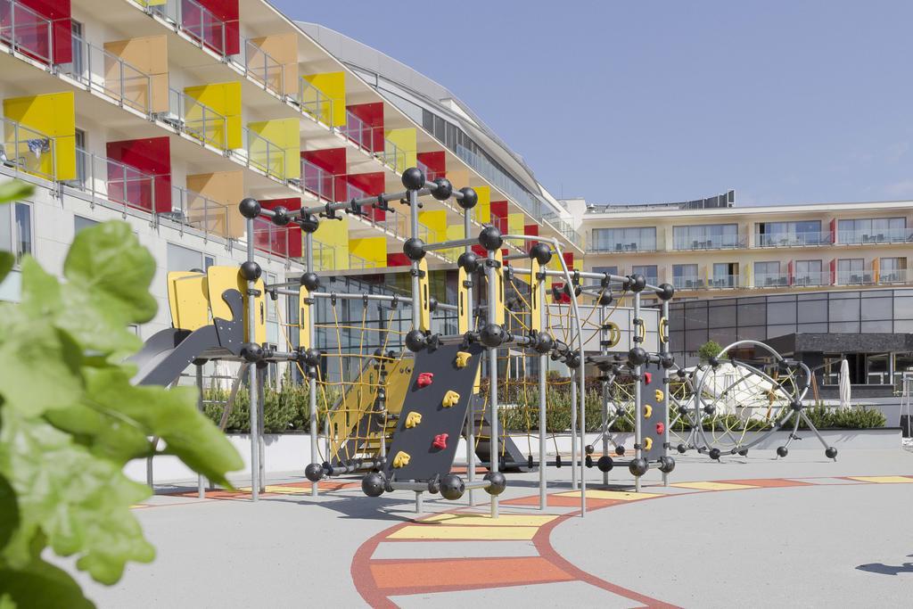 Hotel Aquarius Spa Kolobrzeg Exterior photo Playground at the campus