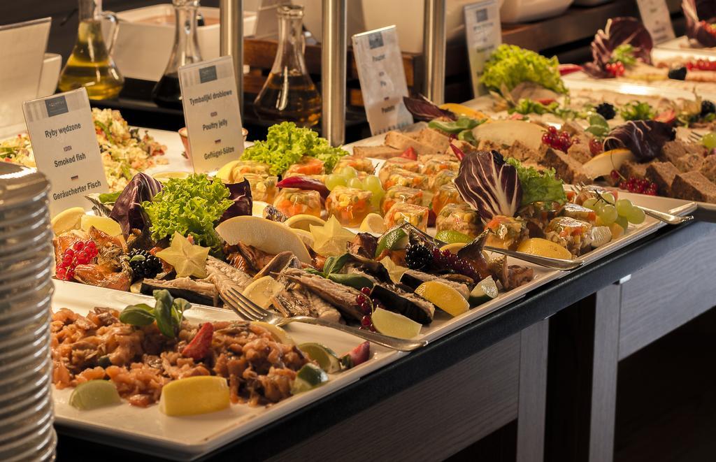 Hotel Aquarius Spa Kolobrzeg Exterior photo A salad bar