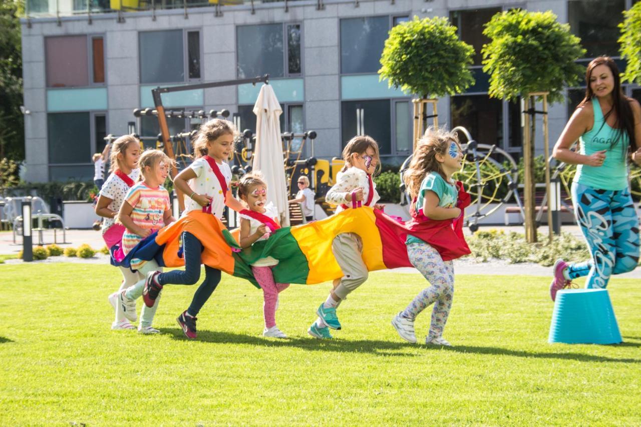 Hotel Aquarius Spa Kolobrzeg Exterior photo Children's Day in Warsaw, 2018